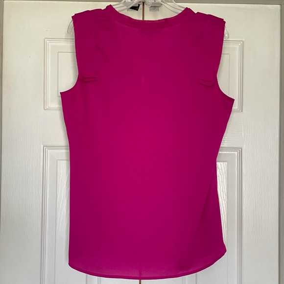 Banana Republic magenta v-neck sleeveless top - Picture 4 of 6